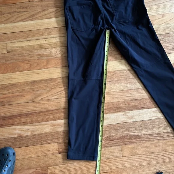 Lululemon ABC Slim-Fit Pant Waist 31” Length 28" 
Warpstreme Black - Picture 3 of 6